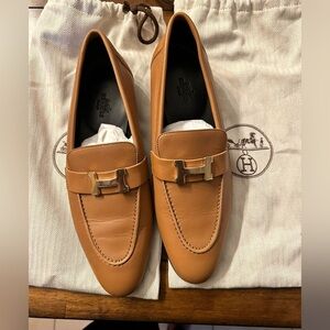 PARIS LOAFERS Loafer in goatskin with permabrass-plated signature "H" detail.